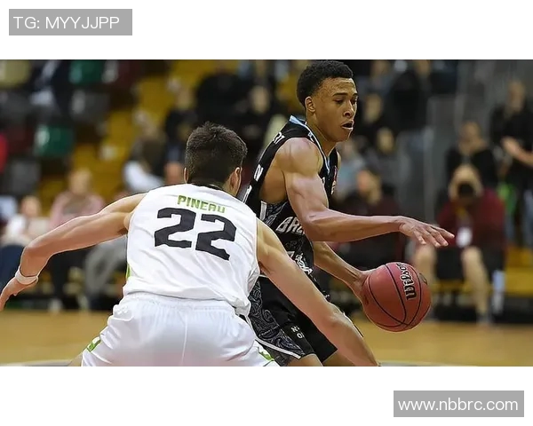 拉梅洛与汉普顿的精彩对决谁将成为新一代篮球明星的领军人物